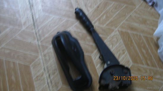 Рычаг стояночного тормаза и кожух ВАЗ