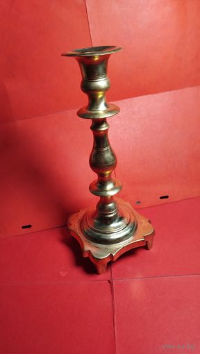 Подсвечник Антикварный. 19 век. Тяжелый Блестящий и очень красивый. С рубля. Кто не купит то прослезится.