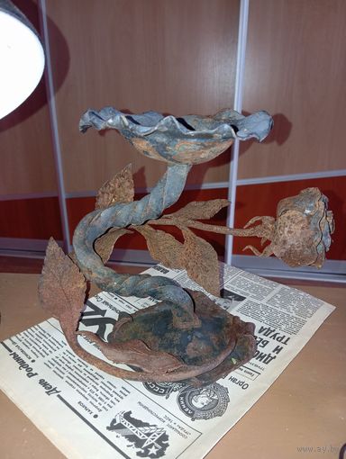 Кованая подставка с розой . 22/22 см . Тяжёлая .