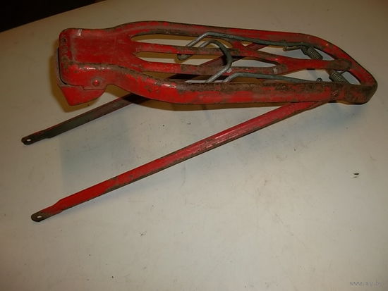 Багажник старого велосипеда