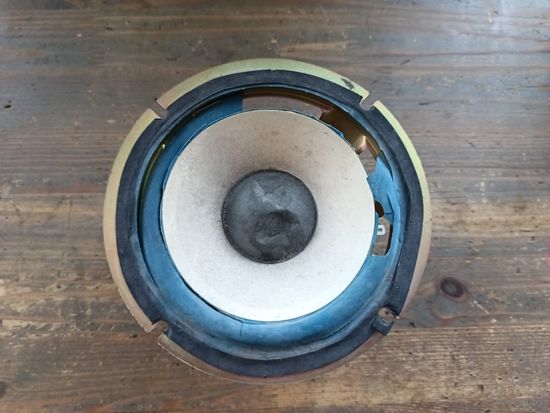Динамик CW-130RB40S-1 464A на восстановление. Предположительные характеристики 4 оМ 15-20Вт, диаметр по краям 150 мм.